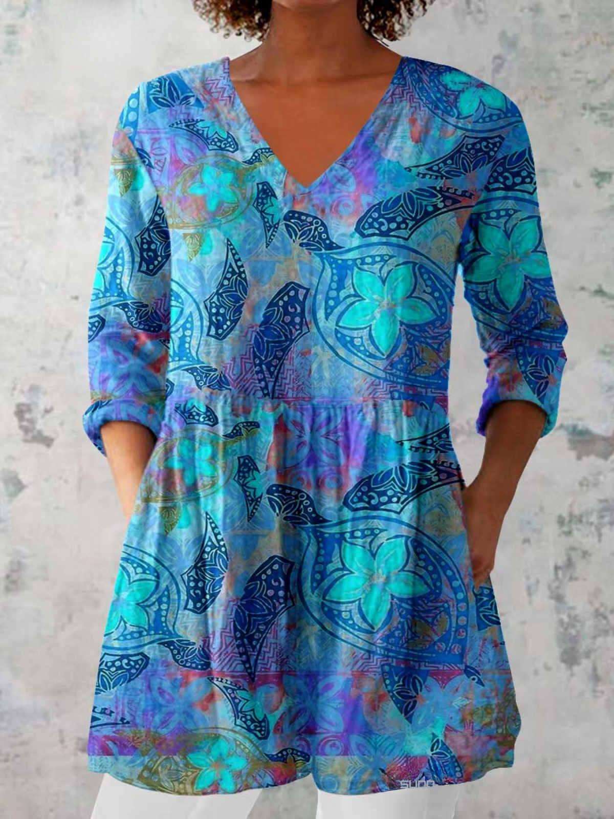 Lilia | Printed V-Neck Longline Top